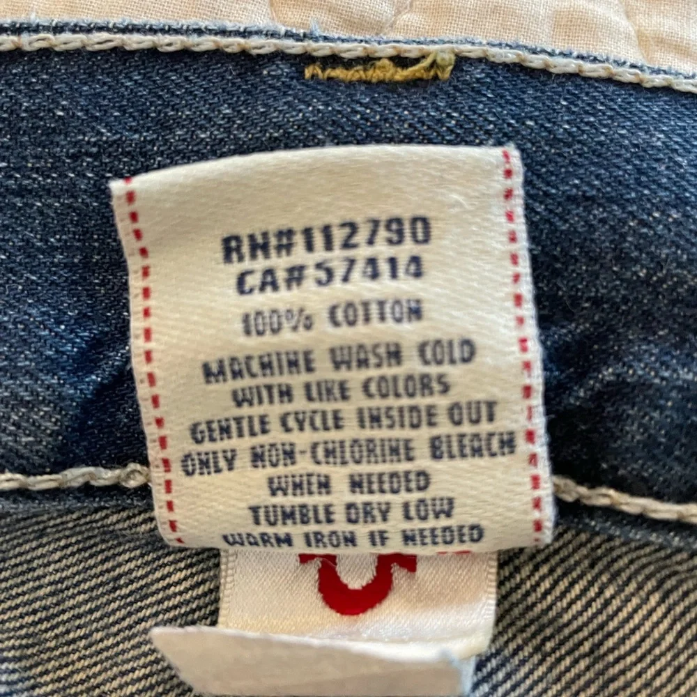 True Religion Made in USA Perfectly Distressed Bobby Jean SZ‎ 36 Style MJHT66U51